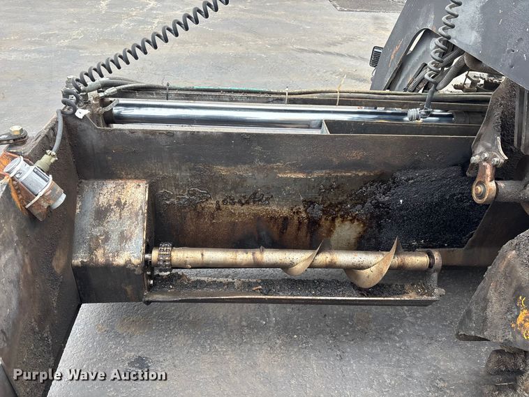 image for item DV0820 2006 Mauldin 1750-C paver