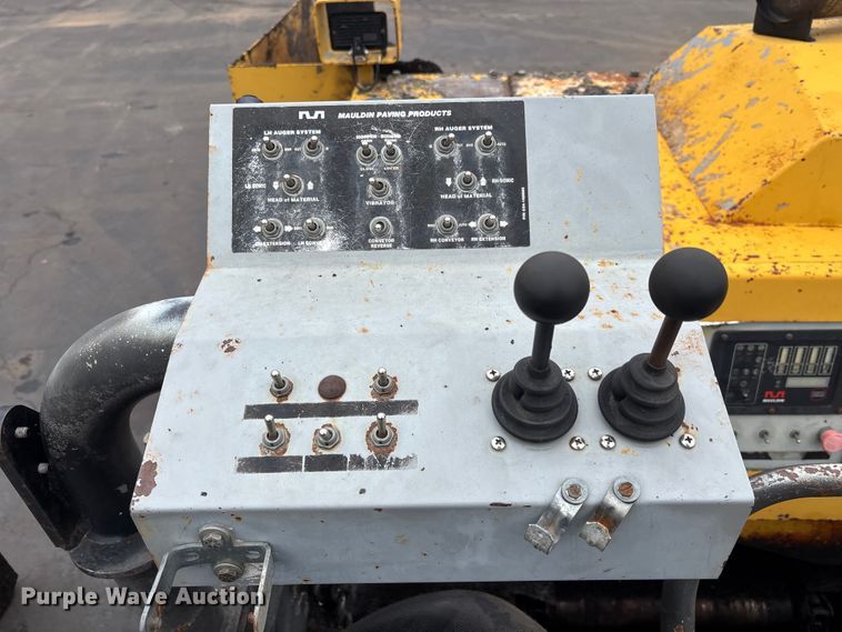 image for item DV0820 2006 Mauldin 1750-C paver