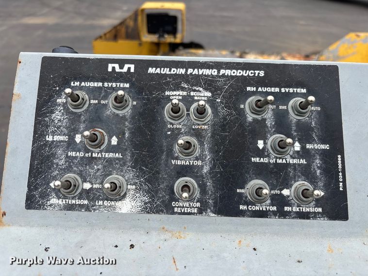 image for item DV0820 2006 Mauldin 1750-C paver