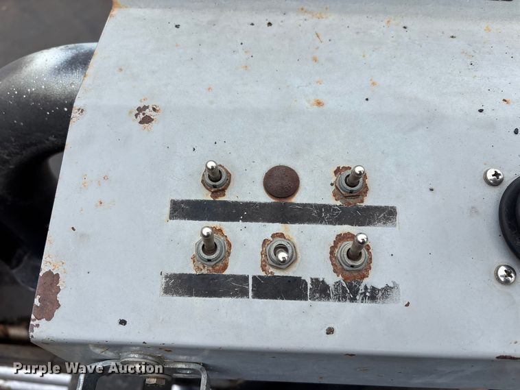 image for item DV0820 2006 Mauldin 1750-C paver