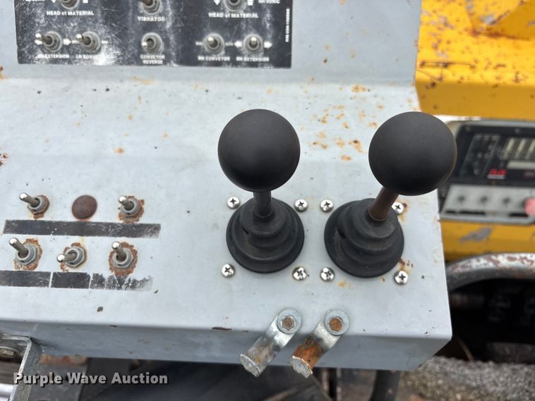 image for item DV0820 2006 Mauldin 1750-C paver