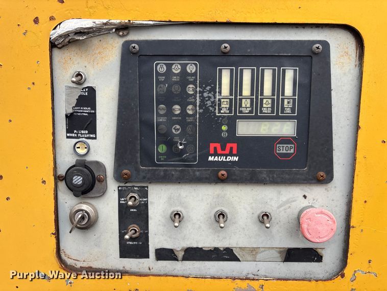 image for item DV0820 2006 Mauldin 1750-C paver