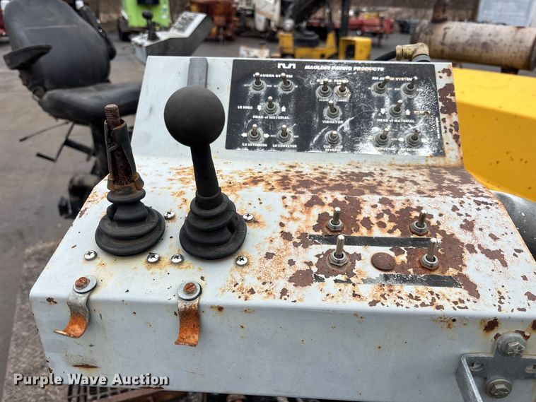 image for item DV0820 2006 Mauldin 1750-C paver