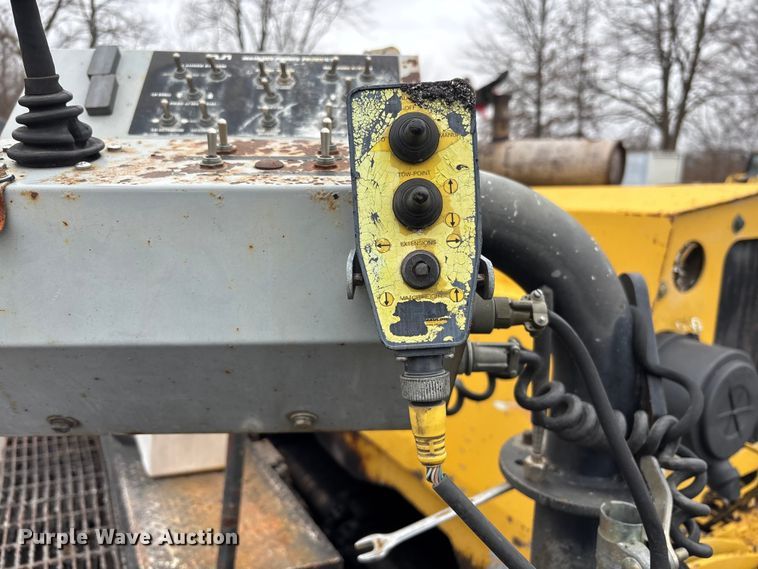 image for item DV0820 2006 Mauldin 1750-C paver