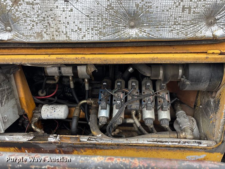 image for item DV0820 2006 Mauldin 1750-C paver