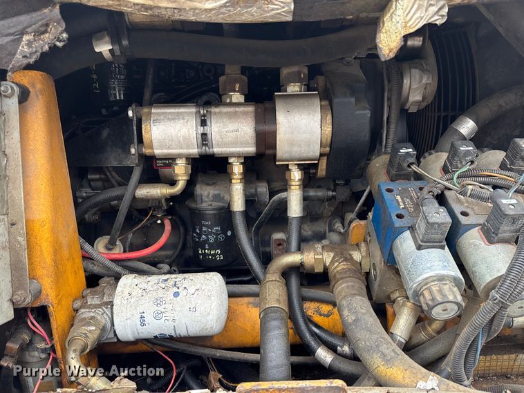 image for item DV0820 2006 Mauldin 1750-C paver