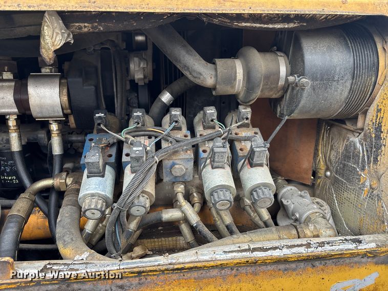 image for item DV0820 2006 Mauldin 1750-C paver