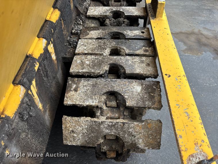 image for item DV0820 2006 Mauldin 1750-C paver