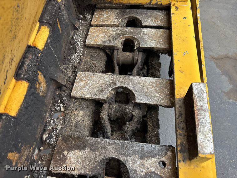 image for item DV0820 2006 Mauldin 1750-C paver