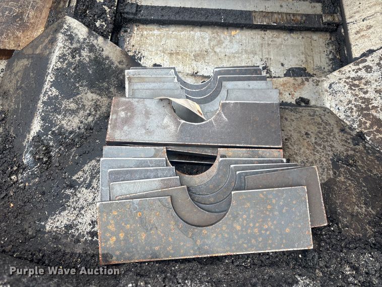 image for item DV0820 2006 Mauldin 1750-C paver