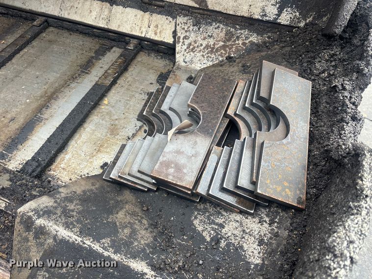 image for item DV0820 2006 Mauldin 1750-C paver