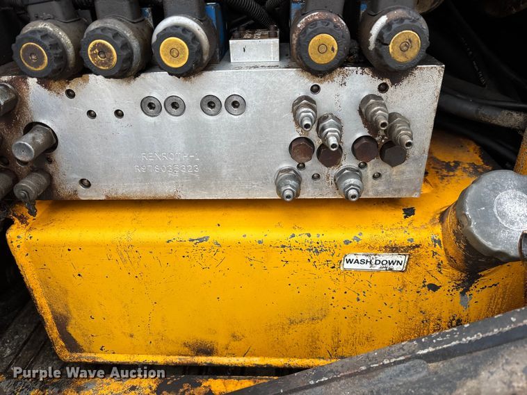 image for item DV0821 2005 Mauldin 1750-C paver