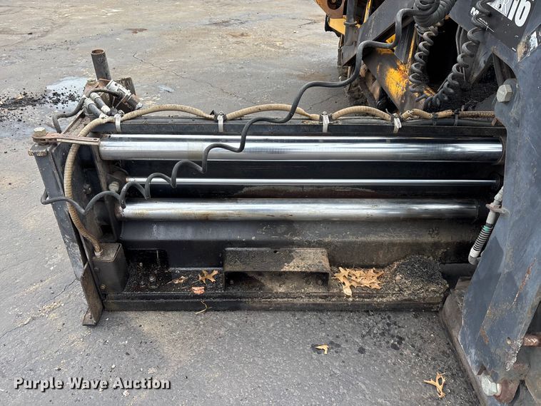 image for item DV0821 2005 Mauldin 1750-C paver