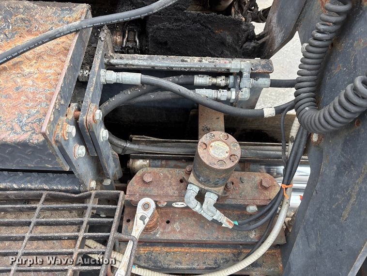 image for item DV0821 2005 Mauldin 1750-C paver