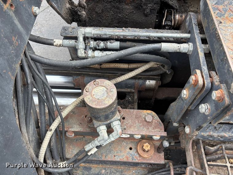 image for item DV0821 2005 Mauldin 1750-C paver