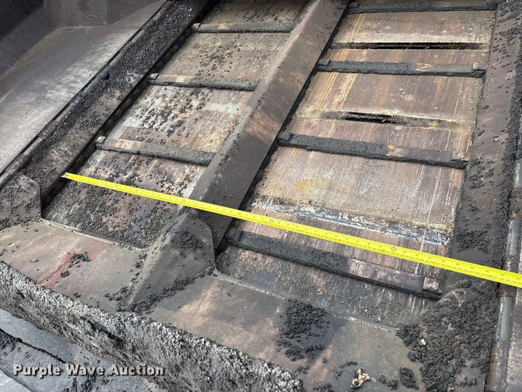 image for item DV0821 2005 Mauldin 1750-C paver