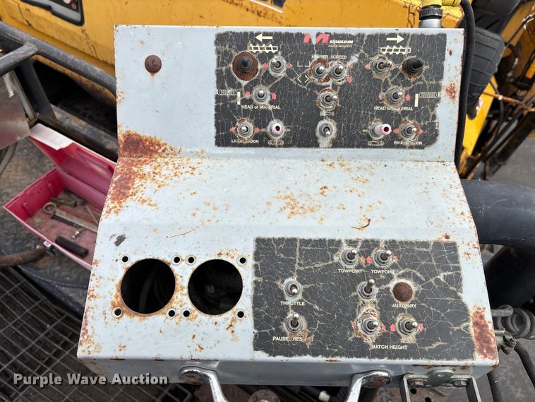 image for item DV0821 2005 Mauldin 1750-C paver