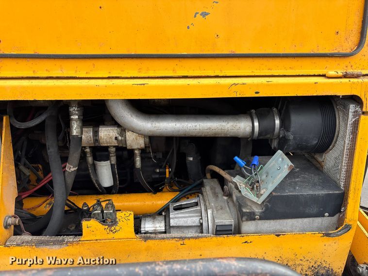 image for item DV0821 2005 Mauldin 1750-C paver