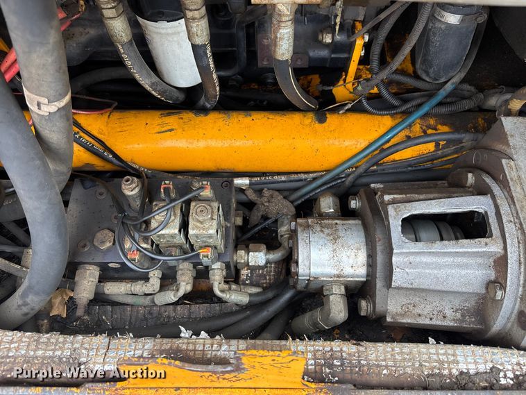 image for item DV0821 2005 Mauldin 1750-C paver