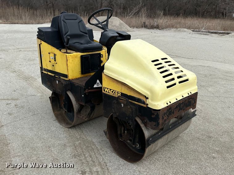 image for item DV0822 Wacker Neuson double drum vibratory roller