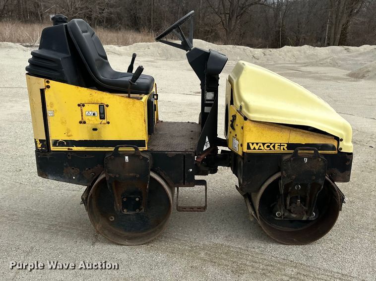 image for item DV0822 Wacker Neuson double drum vibratory roller