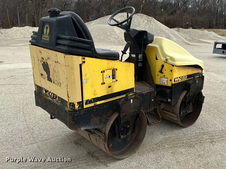 image for item DV0822 Wacker Neuson double drum vibratory roller