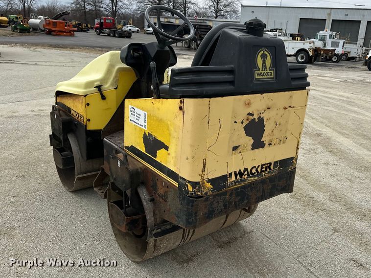 image for item DV0822 Wacker Neuson double drum vibratory roller