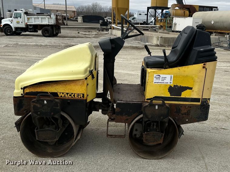 image for item DV0822 Wacker Neuson double drum vibratory roller