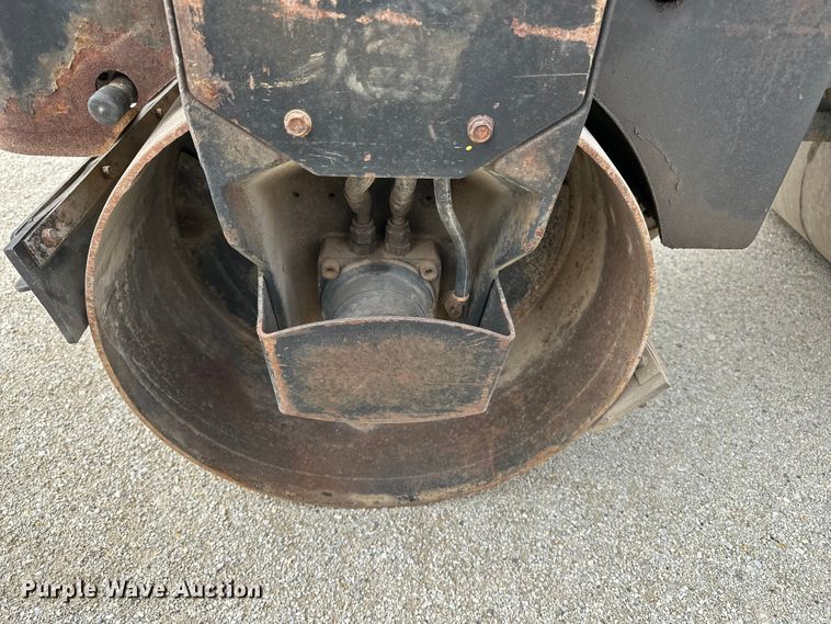 image for item DV0822 Wacker Neuson double drum vibratory roller