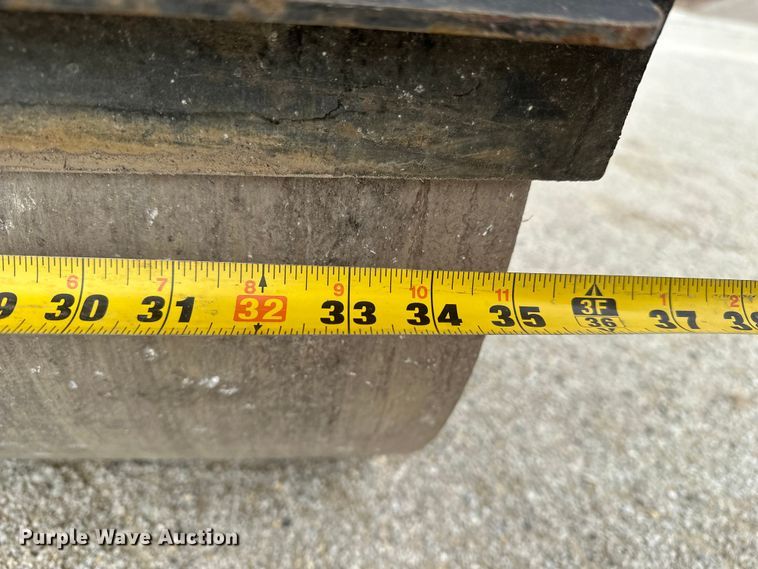 image for item DV0822 Wacker Neuson double drum vibratory roller