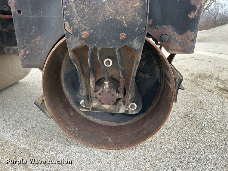 image for item DV0822 Wacker Neuson double drum vibratory roller