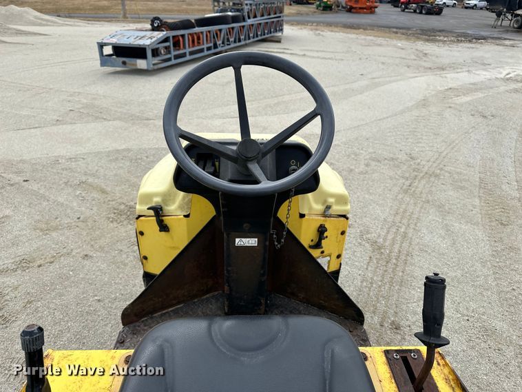 image for item DV0822 Wacker Neuson double drum vibratory roller