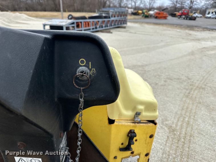 image for item DV0822 Wacker Neuson double drum vibratory roller