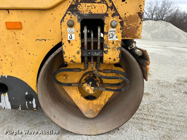 image for item DV0823 2012 Volvo DD16 double drum vibratory roller