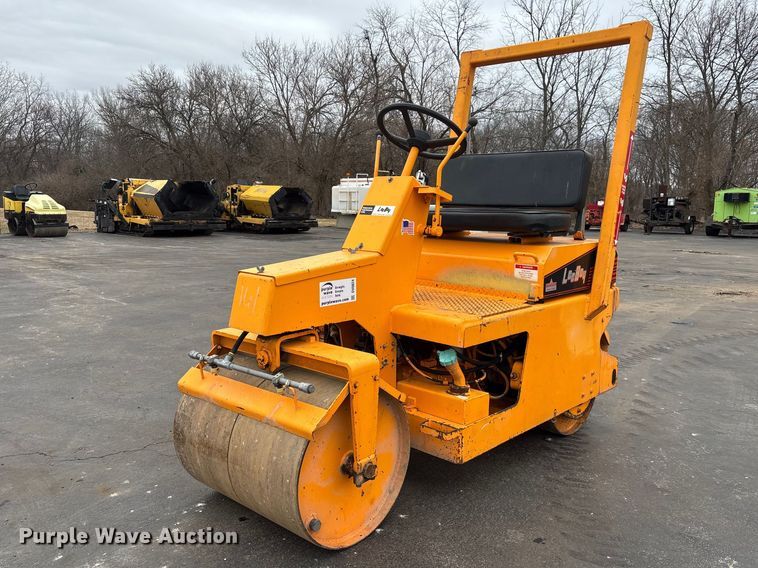 image for item DV0824 2002 Leeboy 300 double drum roller