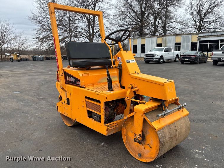 image for item DV0824 2002 Leeboy 300 double drum roller