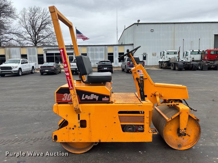 image for item DV0824 2002 Leeboy 300 double drum roller