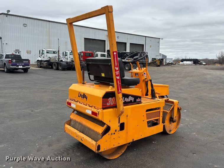 image for item DV0824 2002 Leeboy 300 double drum roller