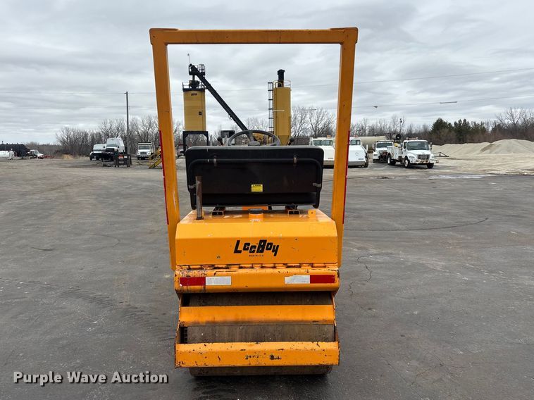 image for item DV0824 2002 Leeboy 300 double drum roller