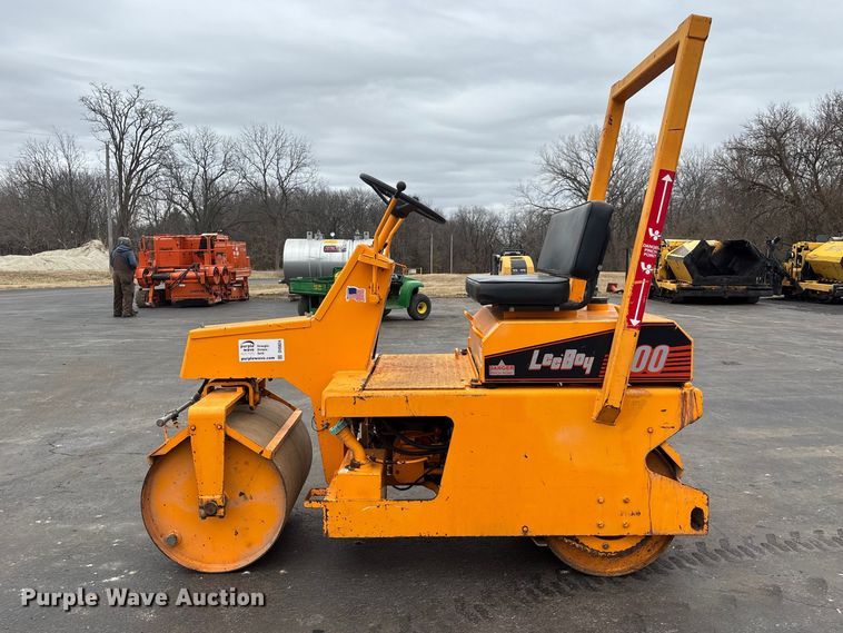 image for item DV0824 2002 Leeboy 300 double drum roller