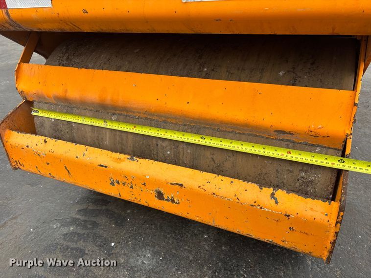 image for item DV0824 2002 Leeboy 300 double drum roller