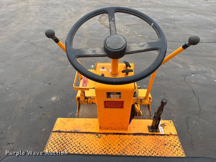 image for item DV0824 2002 Leeboy 300 double drum roller