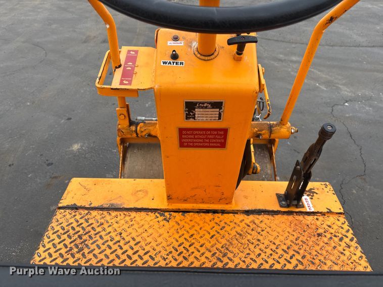 image for item DV0824 2002 Leeboy 300 double drum roller