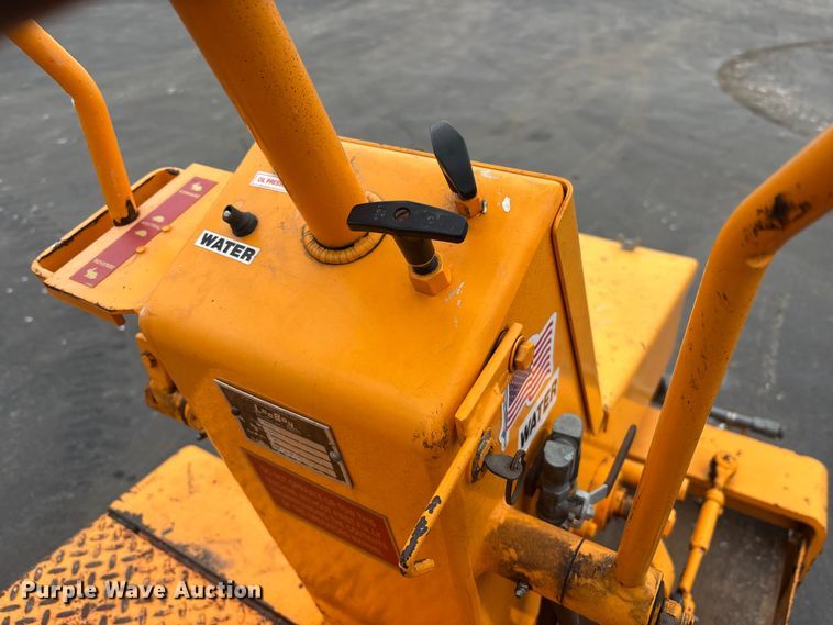 image for item DV0824 2002 Leeboy 300 double drum roller