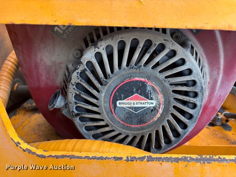 image for item DV0824 2002 Leeboy 300 double drum roller