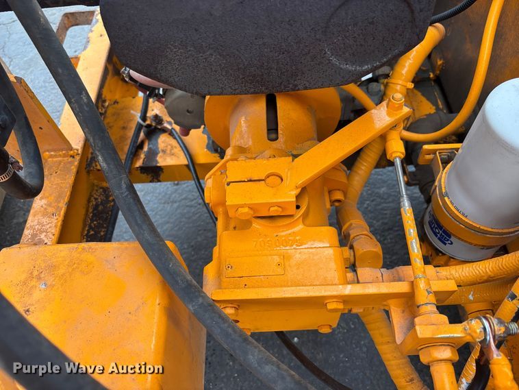 image for item DV0824 2002 Leeboy 300 double drum roller