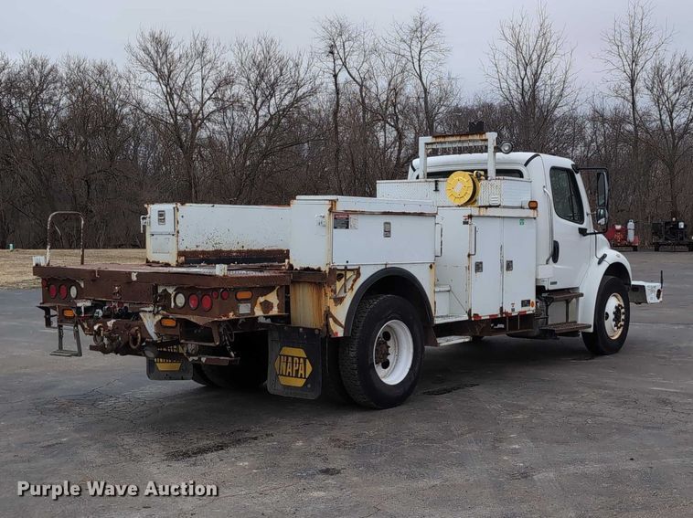 image for item DV0827 2007 Freightliner M2 utility / service truck