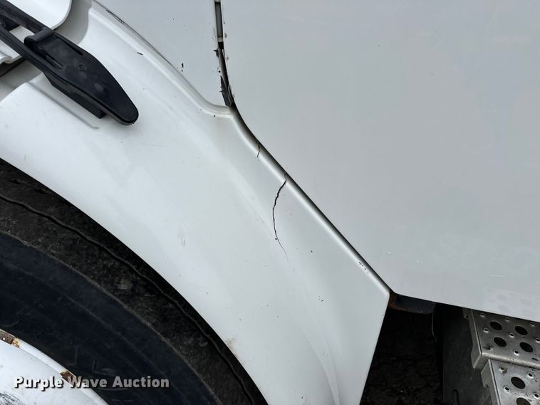 image for item DV0827 2007 Freightliner M2 utility / service truck