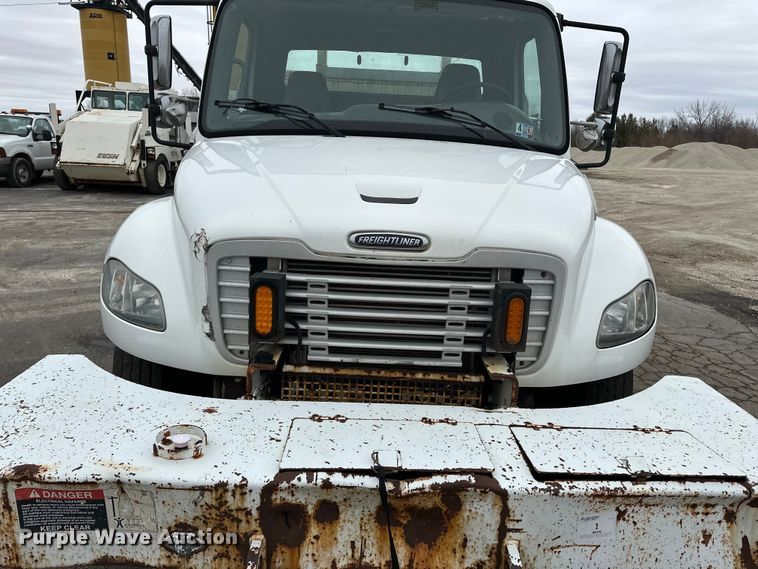 image for item DV0827 2007 Freightliner M2 utility / service truck