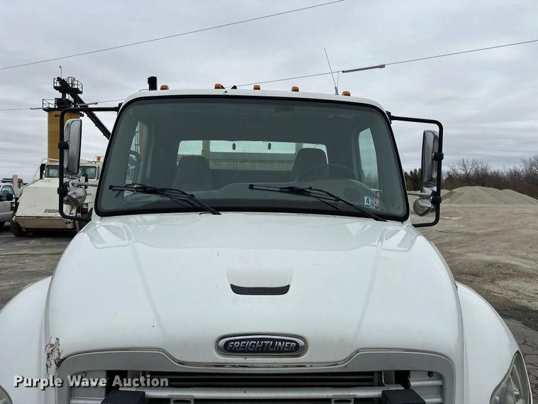 image for item DV0827 2007 Freightliner M2 utility / service truck